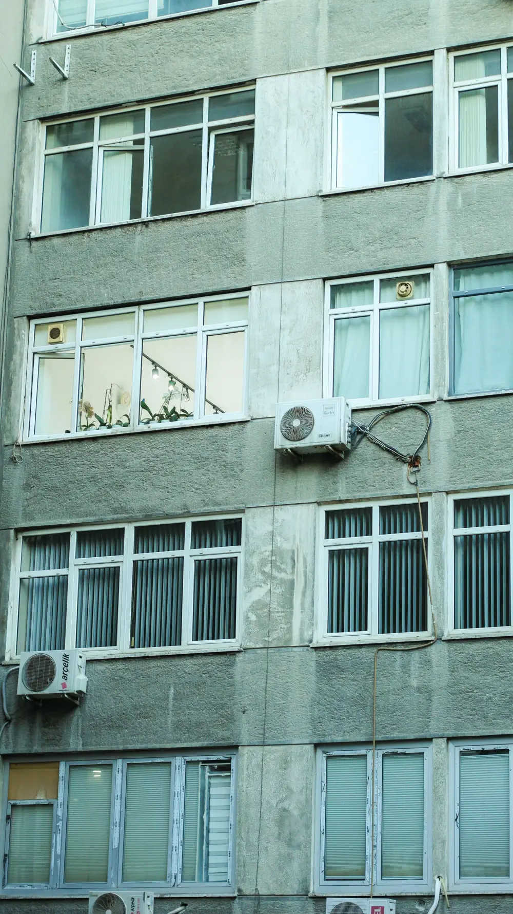 Does Your Kitchen Air Conditioning Unit Compromise the Performance of Your Range Hood?